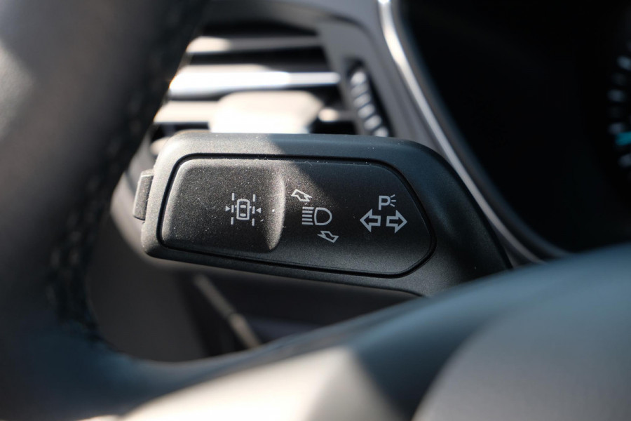 Ford Kuga 1.5 EcoBoost Titanium 120pk Wegklapbare Trekhaak | Navigatie | Parkeersensoren | Apple Carplay | Metaal lak | Dealer onderhouden