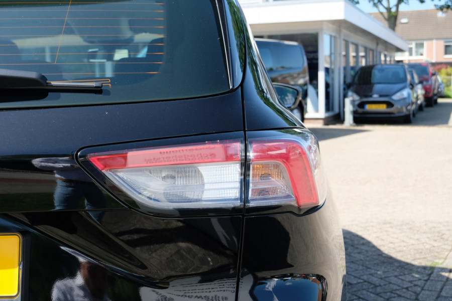 Ford Kuga 1.5 EcoBoost Titanium 120pk Wegklapbare Trekhaak | Navigatie | Parkeersensoren | Apple Carplay | Metaal lak | Dealer onderhouden
