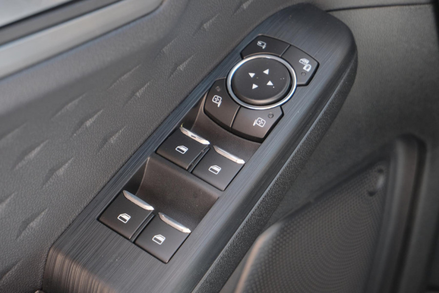 Ford Kuga 1.5 EcoBoost Titanium 120pk Wegklapbare Trekhaak | Navigatie | Parkeersensoren | Apple Carplay | Metaal lak | Dealer onderhouden