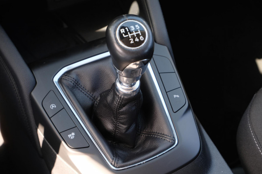 Ford Kuga 1.5 EcoBoost Titanium 120pk Wegklapbare Trekhaak | Navigatie | Parkeersensoren | Apple Carplay | Metaal lak | Dealer onderhouden