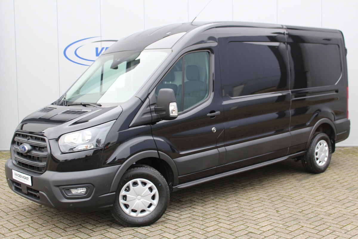 Ford Transit 350 2.0-130pk TDCI L3H2 Trend. Net ingereden, uit voorraad leverbaar ! Volautm. airco, metallic lak, lane- en side assist, adaptive cruise, navigatie by Apple carplay/Android auto cntrl, bijrijdersbank, USB aansluiting etc. Ford Transit 350 2.0-130pk TDCI L3H2 Trend. Net ingereden, uit voorraad leverbaar ! Volautm. airco, metallic lak, lane- en side assist, adaptive cruise, navigatie by Apple carplay/Android auto cntrl, bijrijdersbank, USB aansluiting etc.