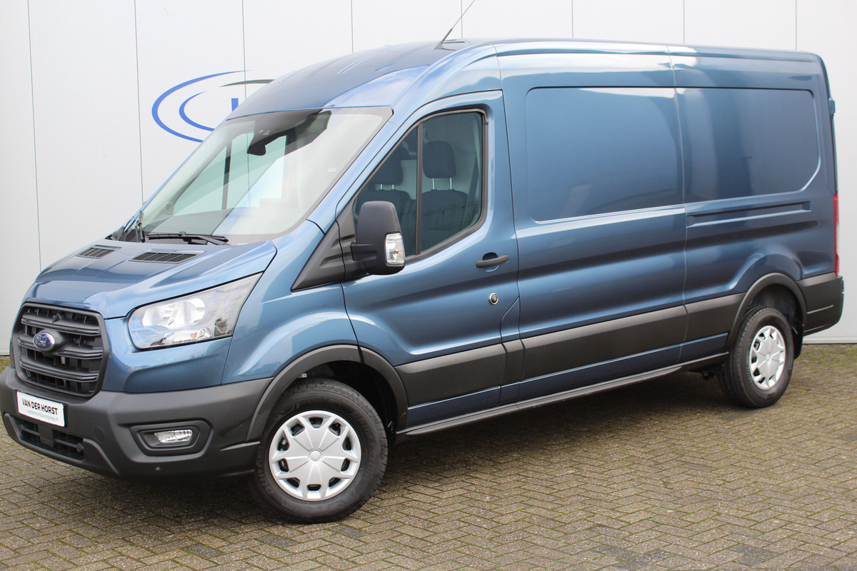 Ford Transit 350 2.0-170pk TDCI L3H2 Trend. AUTOMAAT ! Net ingereden, uit voorraad leverbaar ! Volautm. airco, metallic lak, lane- en side assist, adaptive cruise, navigatie by Apple carplay/Android auto cntrl, bijrijdersbank, USB aansluiting etc. Ford Transit 350 2.0-170pk TDCI L3H2 Trend. AUTOMAAT ! Net ingereden, uit voorraad leverbaar ! Volautm. airco, metallic lak, lane- en side assist, adaptive cruise, navigatie by Apple carplay/Android auto cntrl, bijrijdersbank, USB aansluiting etc.