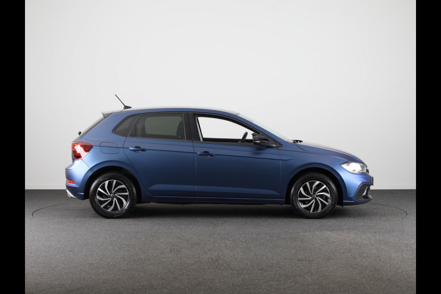 Volkswagen Polo 1.0 TSI Life 95 pk | Verlengde garantie | Navigatie via App | Parkeersensoren | Adaptieve cruise control | LED koplampen | Leer interieur