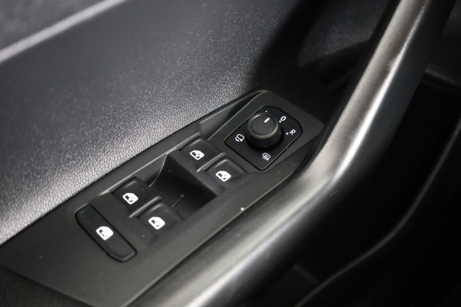 Volkswagen Polo 1.0 TSI Life 95 pk | Verlengde garantie | Navigatie via App | Parkeersensoren | Adaptieve cruise control | LED koplampen | Leer interieur
