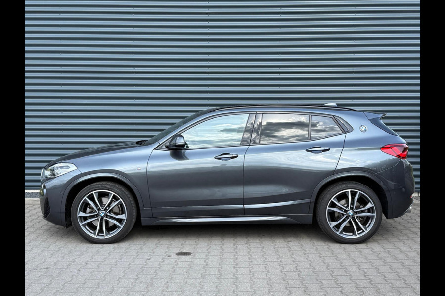 BMW X2 sDrive20i M Sport | Panodak | Adaptive Cruise | Trekhaak Afneembaar | Head-up Display | Carplay | LED | Camera | Lederen Sportstoelen & Memory |