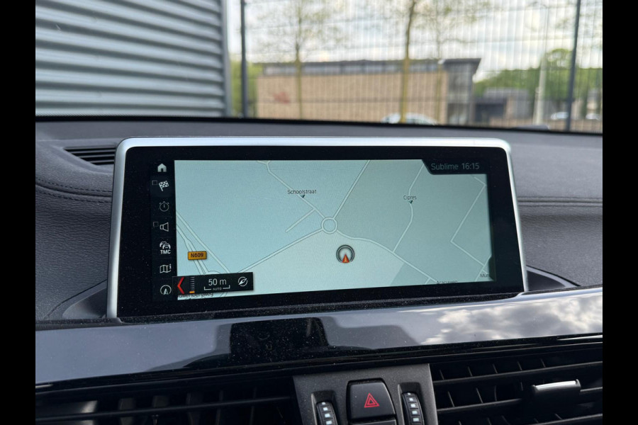 BMW X2 sDrive20i M Sport | Panodak | Adaptive Cruise | Trekhaak Afneembaar | Head-up Display | Carplay | LED | Camera | Lederen Sportstoelen & Memory |