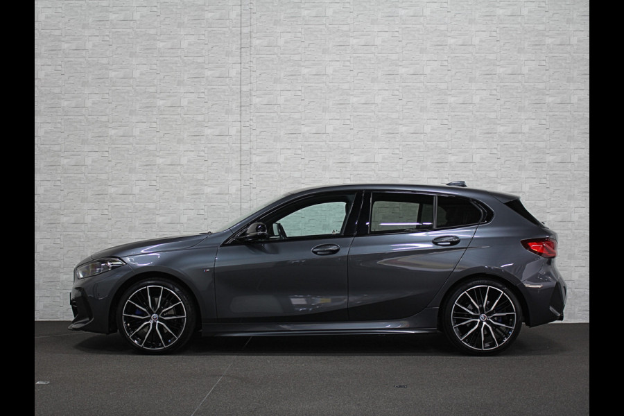 BMW 1-serie M-Sport Plus 50 Jahre | Live Cockpit Pro | Headup | Navi Prof. | Stoelverw. | H-Leder | Camera | Crystal Pook |  Ambiente Led | Carplay | 19" | Lane Assist | Pr. Glas.| Rijklaarprijs Incl. Gr. Onderhoud |10-2021.