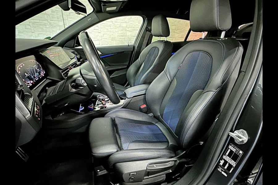 BMW 1-serie M-Sport Plus 50 Jahre | Live Cockpit Pro | Headup | Navi Prof. | Stoelverw. | H-Leder | Camera | Crystal Pook |  Ambiente Led | Carplay | 19" | Lane Assist | Pr. Glas.| Rijklaarprijs Incl. Gr. Onderhoud |10-2021.
