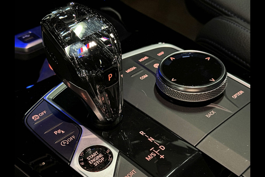 BMW 1-serie M-Sport Plus 50 Jahre | Live Cockpit Pro | Headup | Navi Prof. | Stoelverw. | H-Leder | Camera | Crystal Pook |  Ambiente Led | Carplay | 19" | Lane Assist | Pr. Glas.| Rijklaarprijs Incl. Gr. Onderhoud |10-2021.