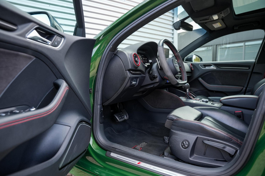 Audi A3 Limousine 2.5 TFSI RS 3 quattro Panodak B&O Virtal Dash Camera Carbon DAB+ Luxe Leder