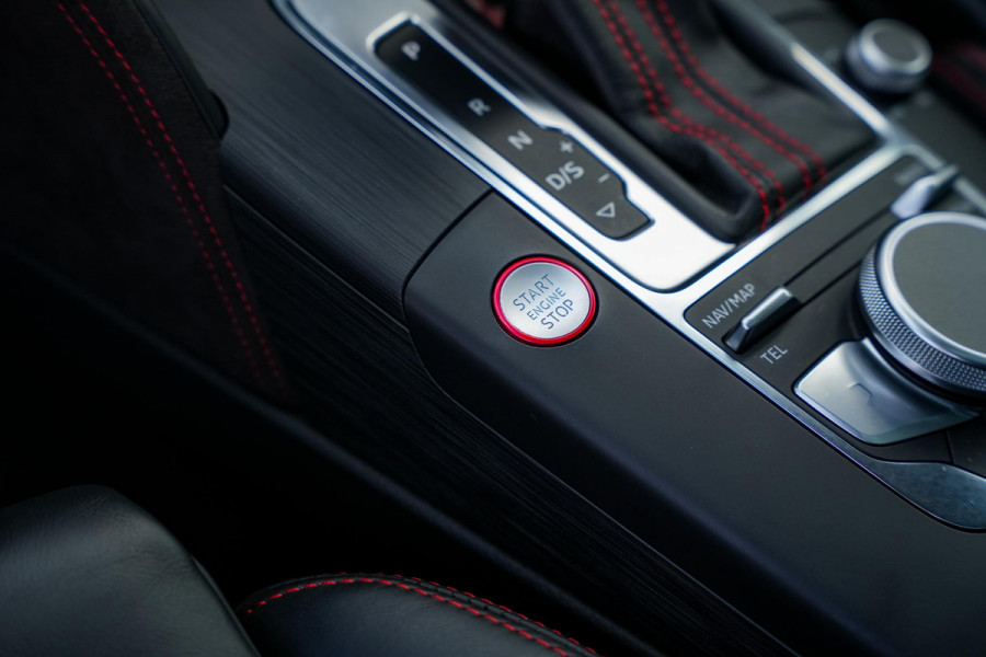 Audi A3 Limousine 2.5 TFSI RS 3 quattro Panodak B&O Virtal Dash Camera Carbon DAB+ Luxe Leder