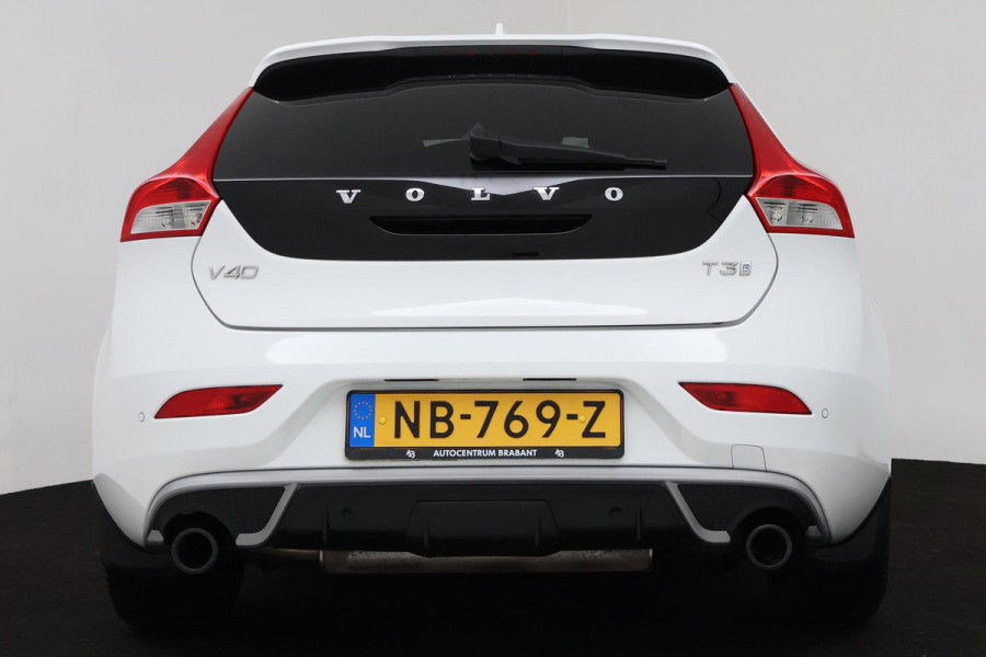 Volvo V40 2.0 T3 Inscription (R-DESIGN, TREKHAAK, STOELVERWARMING, NAVIGATIE, PARKEERSENSOREN, NL-AUTO, GOED ONDERHOUDEN)