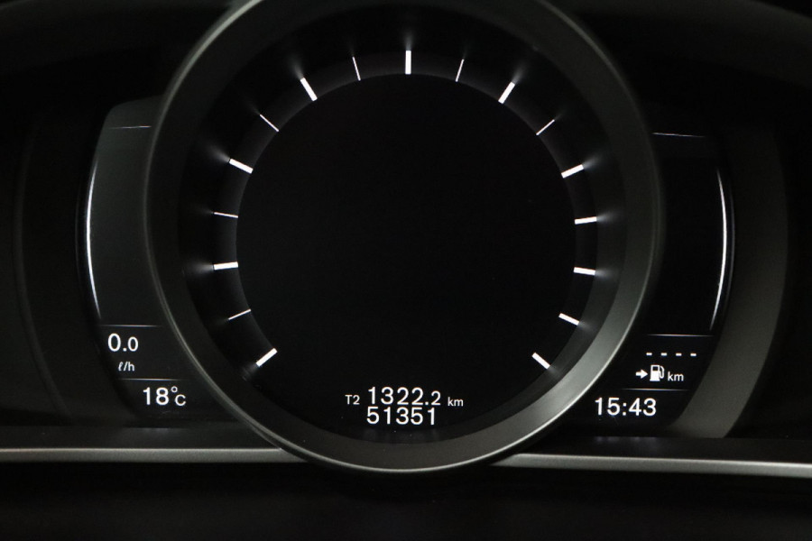 Volvo V40 2.0 T3 Inscription (R-DESIGN, TREKHAAK, STOELVERWARMING, NAVIGATIE, PARKEERSENSOREN, NL-AUTO, GOED ONDERHOUDEN)