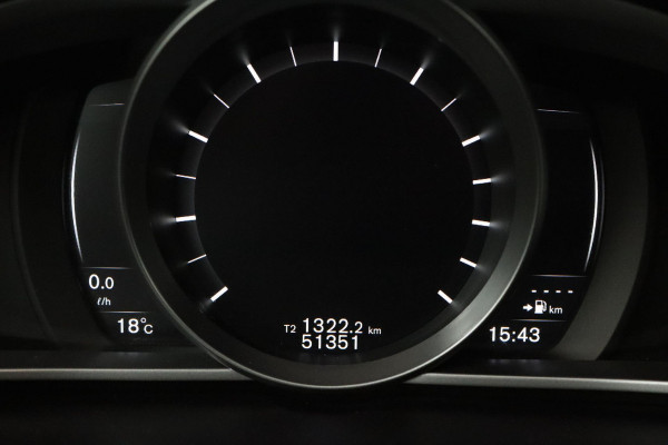 Volvo V40 2.0 T3 Inscription (R-DESIGN, TREKHAAK, STOELVERWARMING, NAVIGATIE, PARKEERSENSOREN, NL-AUTO, GOED ONDERHOUDEN)