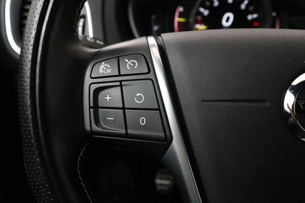 Volvo V40 2.0 T3 Inscription (R-DESIGN, TREKHAAK, STOELVERWARMING, NAVIGATIE, PARKEERSENSOREN, NL-AUTO, GOED ONDERHOUDEN)