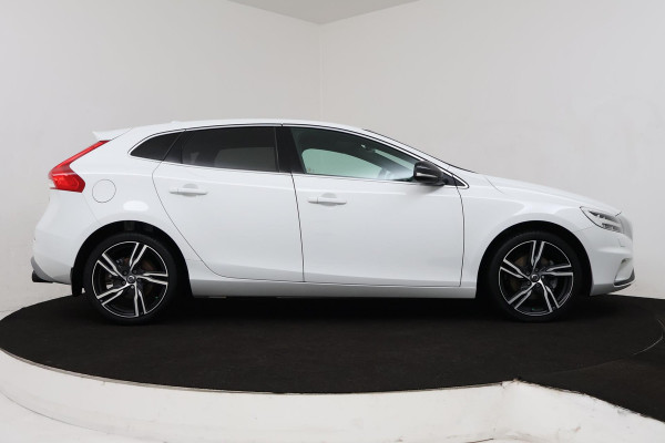 Volvo V40 2.0 T3 Inscription (R-DESIGN, TREKHAAK, STOELVERWARMING, NAVIGATIE, PARKEERSENSOREN, NL-AUTO, GOED ONDERHOUDEN)