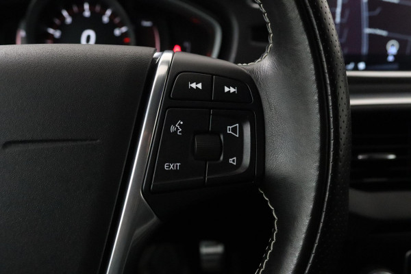Volvo V40 2.0 T3 Inscription (R-DESIGN, TREKHAAK, STOELVERWARMING, NAVIGATIE, PARKEERSENSOREN, NL-AUTO, GOED ONDERHOUDEN)