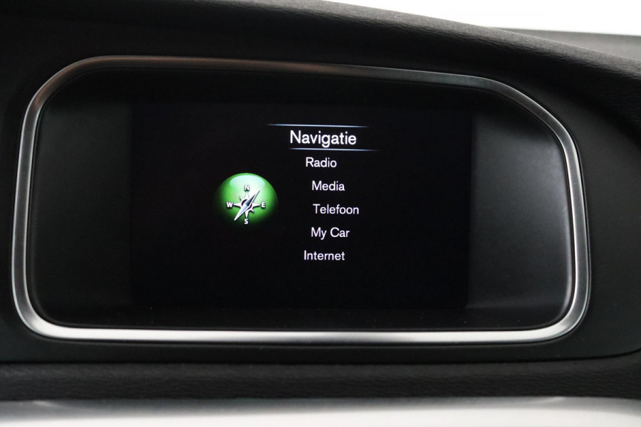 Volvo V40 2.0 T3 Inscription (R-DESIGN, TREKHAAK, STOELVERWARMING, NAVIGATIE, PARKEERSENSOREN, NL-AUTO, GOED ONDERHOUDEN)