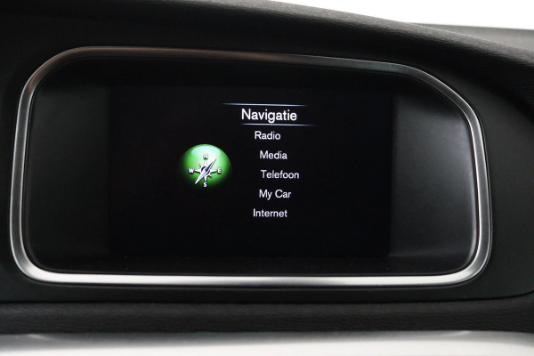 Volvo V40 2.0 T3 Inscription (R-DESIGN, TREKHAAK, STOELVERWARMING, NAVIGATIE, PARKEERSENSOREN, NL-AUTO, GOED ONDERHOUDEN)