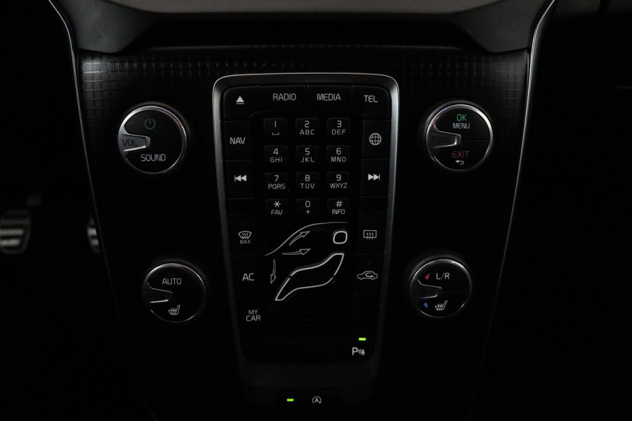 Volvo V40 2.0 T3 Inscription (R-DESIGN, TREKHAAK, STOELVERWARMING, NAVIGATIE, PARKEERSENSOREN, NL-AUTO, GOED ONDERHOUDEN)