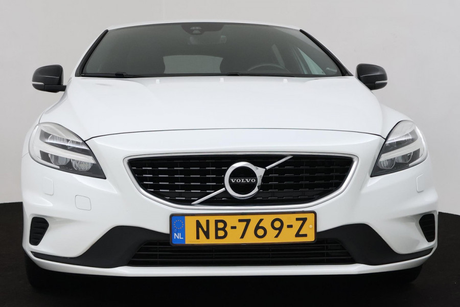 Volvo V40 2.0 T3 Inscription (R-DESIGN, TREKHAAK, STOELVERWARMING, NAVIGATIE, PARKEERSENSOREN, NL-AUTO, GOED ONDERHOUDEN)