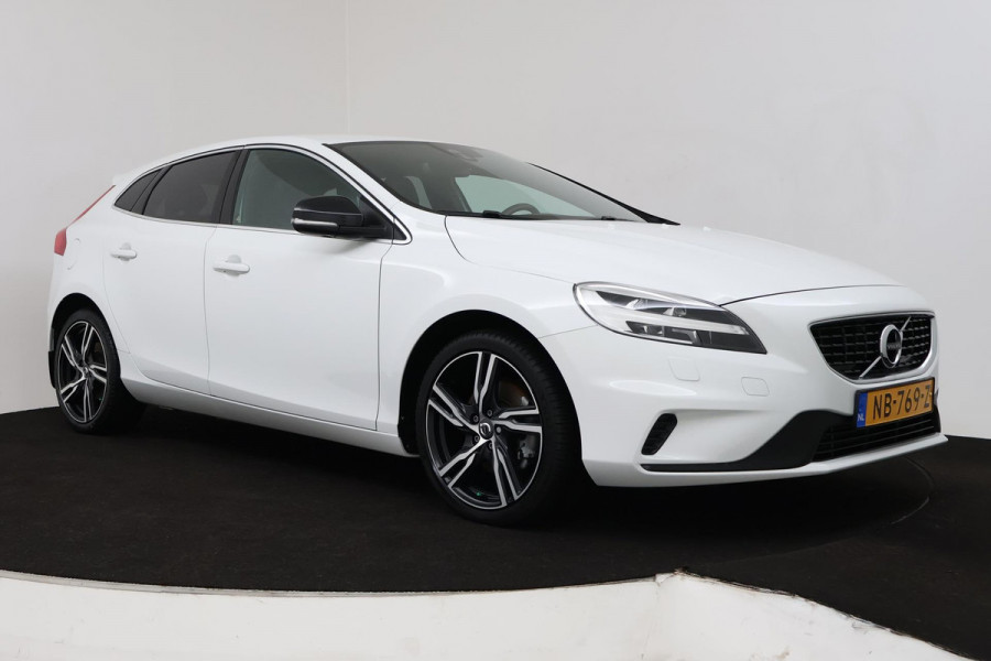 Volvo V40 2.0 T3 Inscription (R-DESIGN, TREKHAAK, STOELVERWARMING, NAVIGATIE, PARKEERSENSOREN, NL-AUTO, GOED ONDERHOUDEN)
