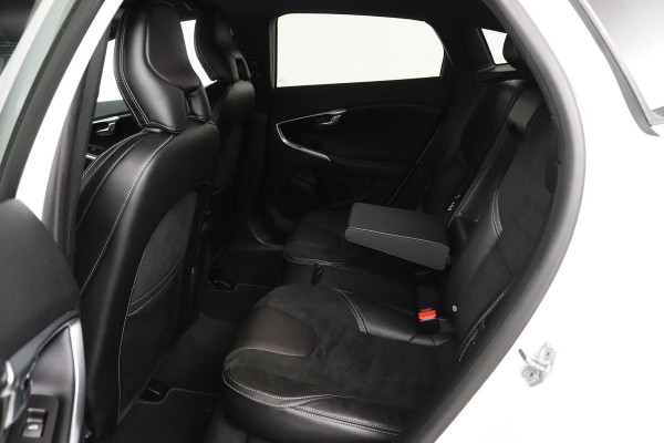 Volvo V40 2.0 T3 Inscription (R-DESIGN, TREKHAAK, STOELVERWARMING, NAVIGATIE, PARKEERSENSOREN, NL-AUTO, GOED ONDERHOUDEN)