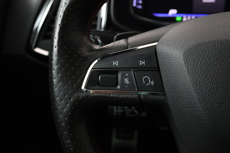 Seat Ateca 1.5 TSI FR Business Intense (PANORAMADAK, ACHTERUITRIJCAMERA, NAVIGATIE, PARKEERSENSOREN, GOED ONDERHOUDEN)