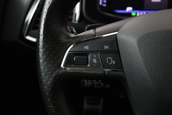 Seat Ateca 1.5 TSI FR Business Intense (PANORAMADAK, ACHTERUITRIJCAMERA, NAVIGATIE, PARKEERSENSOREN, GOED ONDERHOUDEN)
