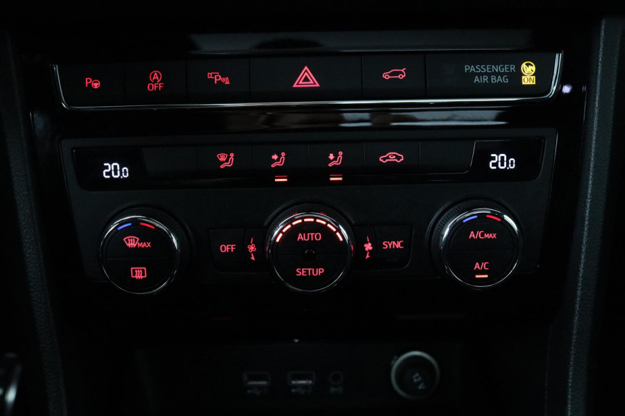 Seat Ateca 1.5 TSI FR Business Intense (PANORAMADAK, ACHTERUITRIJCAMERA, NAVIGATIE, PARKEERSENSOREN, GOED ONDERHOUDEN)