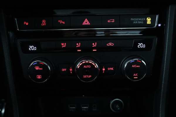 Seat Ateca 1.5 TSI FR Business Intense (PANORAMADAK, ACHTERUITRIJCAMERA, NAVIGATIE, PARKEERSENSOREN, GOED ONDERHOUDEN)