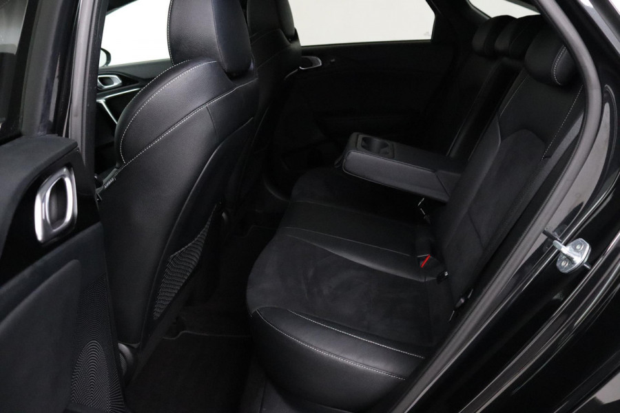 Kia ProCeed 1.5 T-GDI GT-Line (PANORAMADAK, ACHTERUITRIJCAMERA, NAVIGATIE, AUTOMAAT, STOEL/STUUR VERWARMING, NL-AUTO)