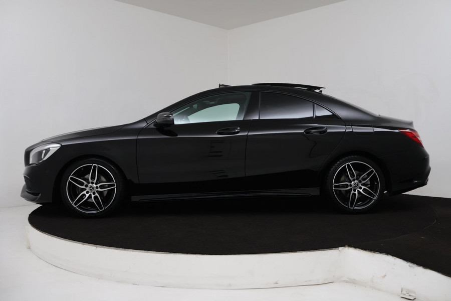 Mercedes-Benz CLA-Klasse 180 Business Solution AMG (PANORAMADAK, STOELVERWARMING, PARKEERSENSOREN, AUTOMAAT, CAMERA)