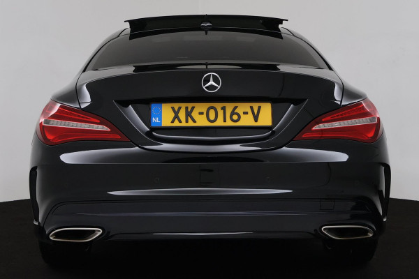 Mercedes-Benz CLA-Klasse 180 Business Solution AMG (PANORAMADAK, STOELVERWARMING, PARKEERSENSOREN, AUTOMAAT, CAMERA)