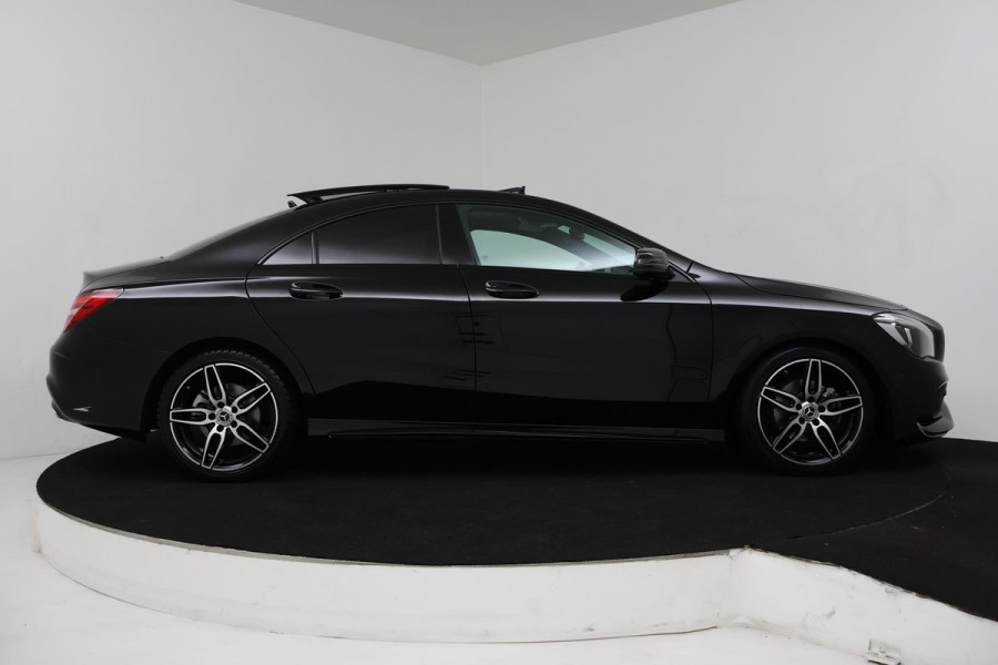 Mercedes-Benz CLA-Klasse 180 Business Solution AMG (PANORAMADAK, STOELVERWARMING, PARKEERSENSOREN, AUTOMAAT, CAMERA)