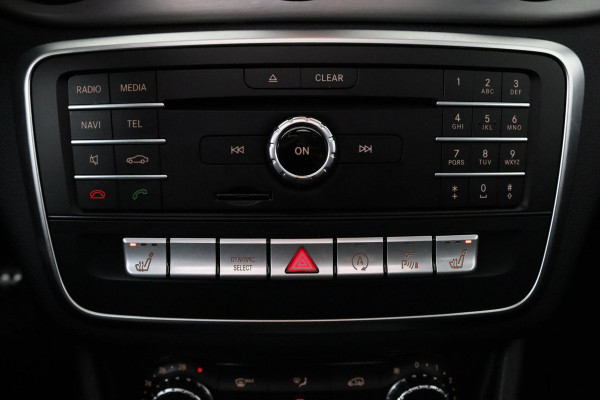 Mercedes-Benz CLA-Klasse 180 Business Solution AMG (PANORAMADAK, STOELVERWARMING, PARKEERSENSOREN, AUTOMAAT, CAMERA)