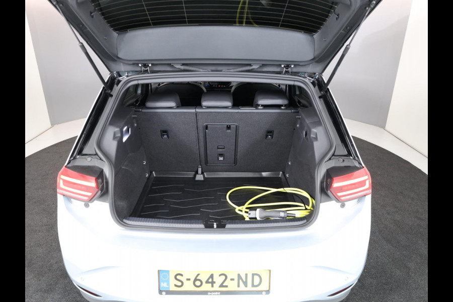 Volkswagen ID.3 Pro Edition 58 kWh 204 pk | Navigatie | Parkeersensoren (Park assist) | Achteruitrijcamera | Adaptieve cruise control | Stoelverwarming |