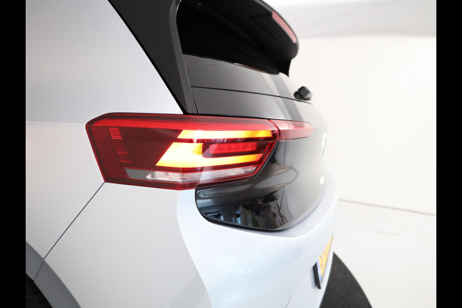Volkswagen ID.3 Pro Edition 58 kWh 204 pk | Navigatie | Parkeersensoren (Park assist) | Achteruitrijcamera | Adaptieve cruise control | Stoelverwarming |