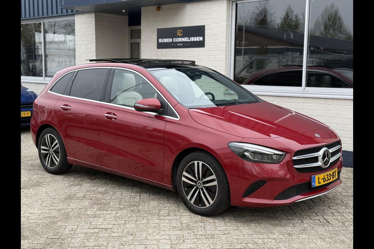 Mercedes-Benz B-Klasse 200 Luxury | BOMVOL !! | PANO | LEDER | SFEER | MEMORY | CAMERA Mercedes-Benz B-Klasse 200 Luxury | BOMVOL !! | PANO | LEDER | SFEER | MEMORY | CAMERA