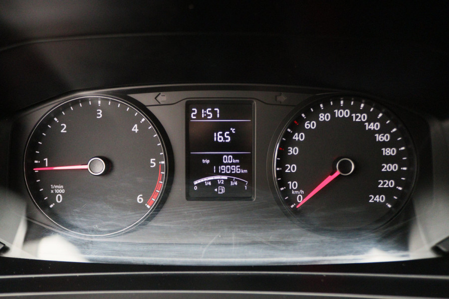Volkswagen Transporter 2.0 TDI L1H1 Economy 3-Zits, Airco, Cruise, Bluetooth, Elektrisch Pakket, Imperiaal, Trekhaak