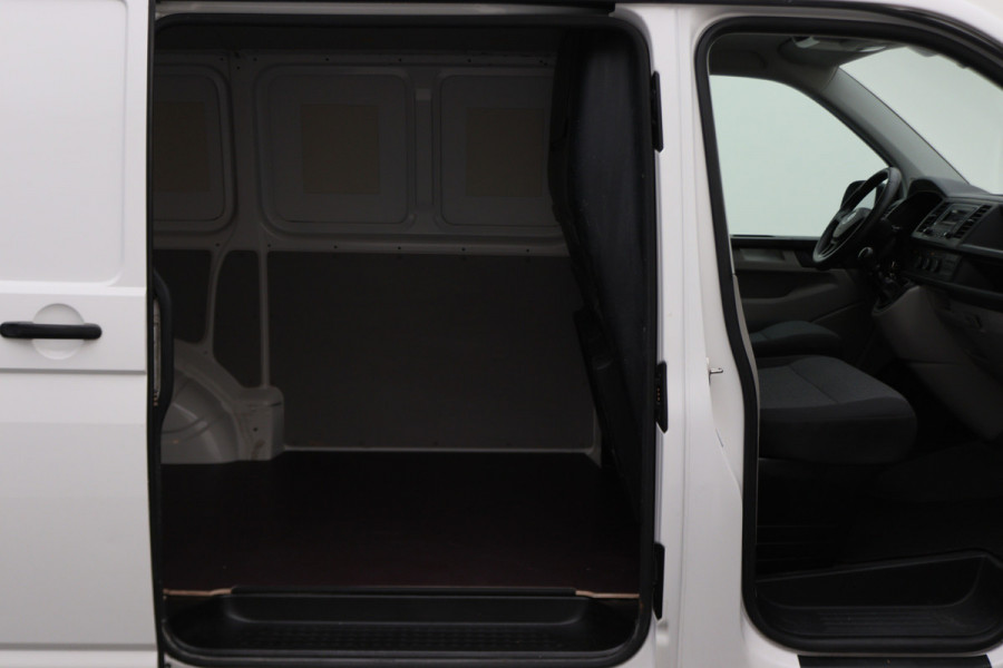Volkswagen Transporter 2.0 TDI L1H1 Economy 3-Zits, Airco, Cruise, Bluetooth, Elektrisch Pakket, Imperiaal, Trekhaak