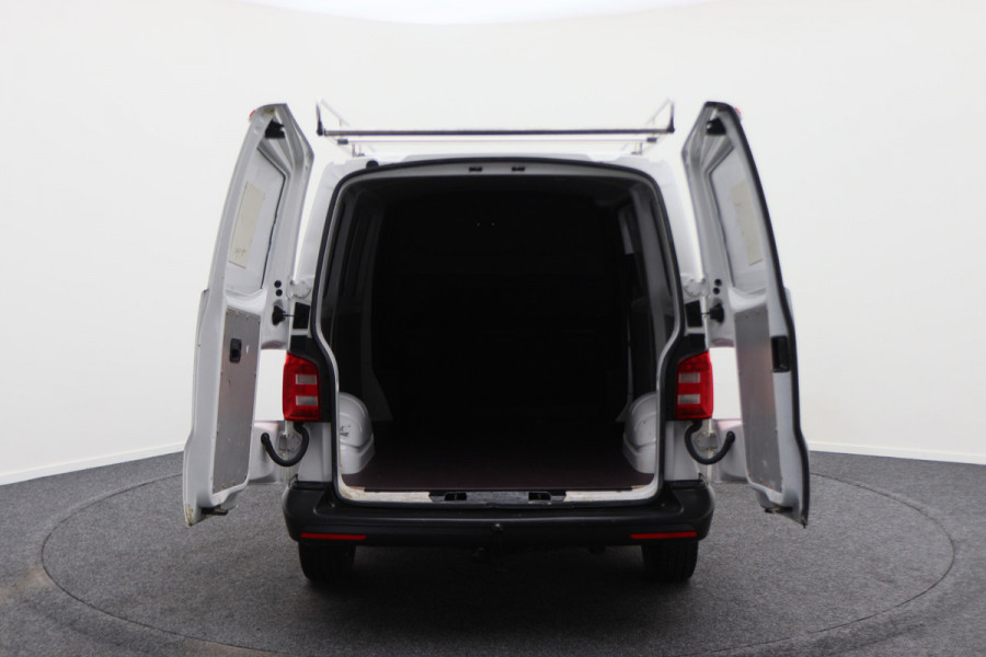 Volkswagen Transporter 2.0 TDI L1H1 Economy 3-Zits, Airco, Cruise, Bluetooth, Elektrisch Pakket, Imperiaal, Trekhaak
