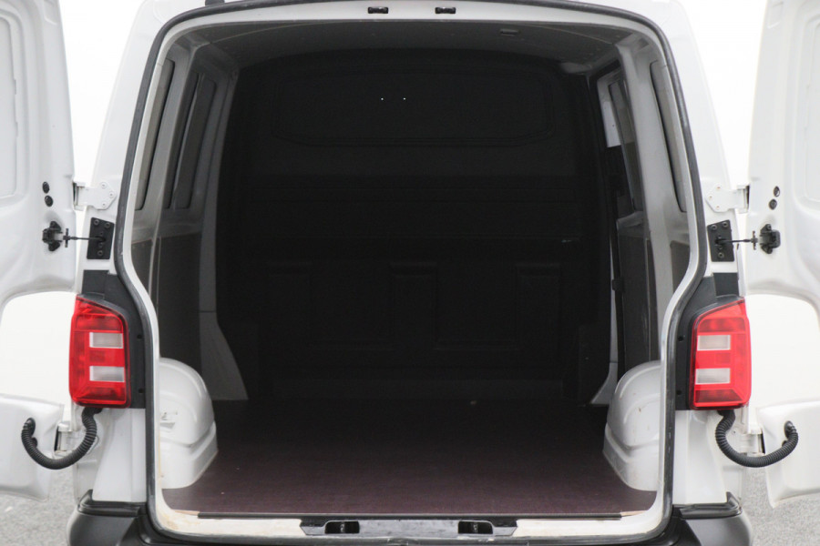 Volkswagen Transporter 2.0 TDI L1H1 Economy 3-Zits, Airco, Cruise, Bluetooth, Elektrisch Pakket, Imperiaal, Trekhaak