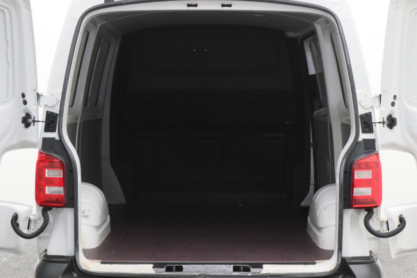 Volkswagen Transporter 2.0 TDI L1H1 Economy 3-Zits, Airco, Cruise, Bluetooth, Elektrisch Pakket, Imperiaal, Trekhaak