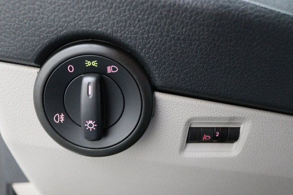 Volkswagen Transporter 2.0 TDI L1H1 Economy 3-Zits, Airco, Cruise, Bluetooth, Elektrisch Pakket, Imperiaal, Trekhaak