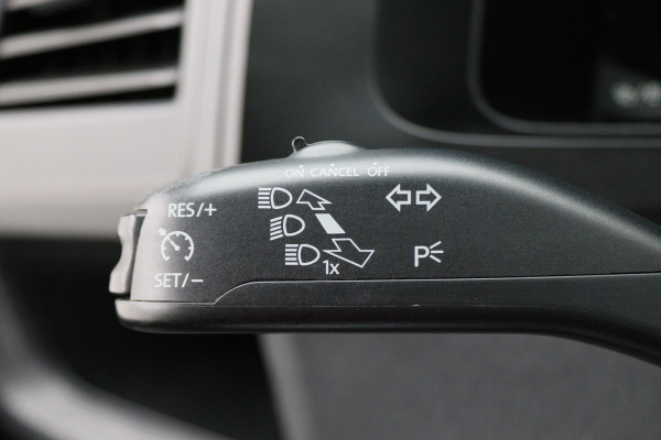 Volkswagen Transporter 2.0 TDI L1H1 Economy 3-Zits, Airco, Cruise, Bluetooth, Elektrisch Pakket, Imperiaal, Trekhaak