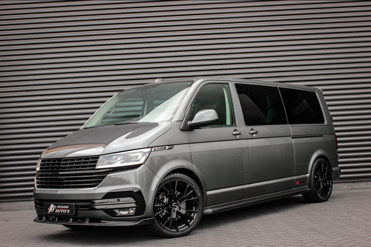 Volkswagen Transporter 2.0 TDI L2H1 30 DC BULLI 199PK DUBBEL CABINE / LEDEREN BEKLEDING / PDC / VERLAGINGSVEREN / 2X SCHUIFDEUR Volkswagen Transporter 2.0 TDI L2H1 30 DC BULLI 199PK DUBBEL CABINE / LEDEREN BEKLEDING / PDC / VERLAGINGSVEREN / 2X SCHUIFDEUR