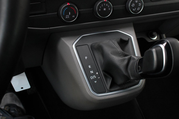 Volkswagen Transporter 2.0 TDI L2H1 30 DC BULLI 199PK DUBBEL CABINE / LEDEREN BEKLEDING / PDC / VERLAGINGSVEREN / 2X SCHUIFDEUR