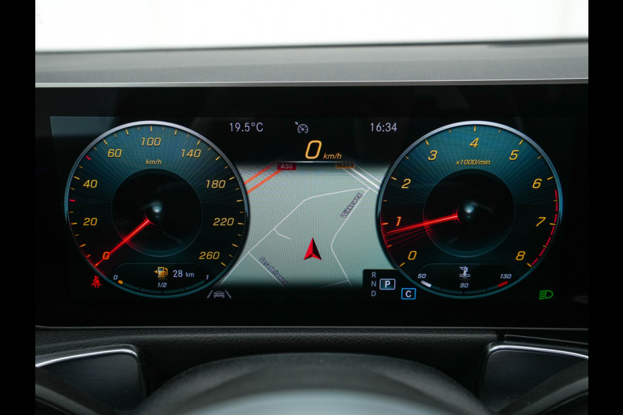 Mercedes-Benz Glb 200 Premium Plus AMG-Sport-Pack Aut. *PANO | LEATHER-MICROFIBRE | DIGI-WIDESCREEN-COCKPIT | BURMESTER-AUDIO | MULTI-BEAM-LED | MEMORY-PACK | KEYLESS | BLINDSPOT | SPORT-SEATS | DAB+ | SHIFT-PADDLES | HEATED-SEATS | ...