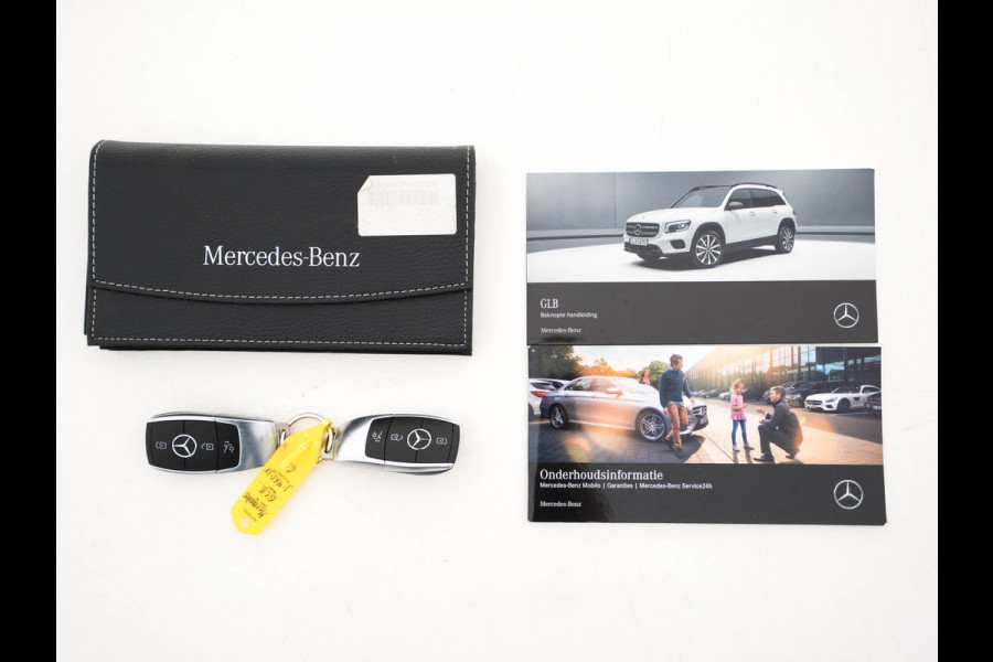 Mercedes-Benz Glb 200 Premium Plus AMG-Sport-Pack Aut. *PANO | LEATHER-MICROFIBRE | DIGI-WIDESCREEN-COCKPIT | BURMESTER-AUDIO | MULTI-BEAM-LED | MEMORY-PACK | KEYLESS | BLINDSPOT | SPORT-SEATS | DAB+ | SHIFT-PADDLES | HEATED-SEATS | ...